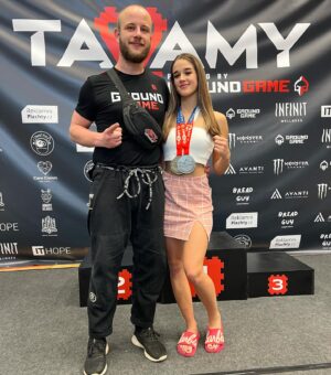 Veronika Zajícová Instagram - Poprvé na @tatamy_bjj a hned první a druhé místo😁
Navážila jsem najezená 53kg, nogi jsem šla ve váze do 55kg a gi jsem šla ve váze do 60kg. 
Už se těším na další zápasy💪🏼
•
•
•
•
#bjj #tatamy #nogi #kimono #jiujitsu #jiujitsulifestyle #jiujitsubrasil #match #mmafighter