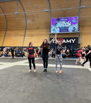 Veronika Zajícová Instagram - Poprvé na @tatamy_bjj a hned první a druhé místo😁
Navážila jsem najezená 53kg, nogi jsem šla ve váze do 55kg a gi jsem šla ve váze do 60kg. 
Už se těším na další zápasy💪🏼
•
•
•
•
#bjj #tatamy #nogi #kimono #jiujitsu #jiujitsulifestyle #jiujitsubrasil #match #mmafighter