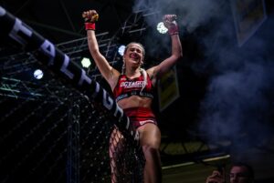 Veronika Zajícová Instagram - Moje zatím nejrychlejší vítězství v mma🥊
@realfight.arena 
•
•
•
•
#rfa #win #mma #profighter #fighter #tko #opava #fight ##mach #24s #happy
