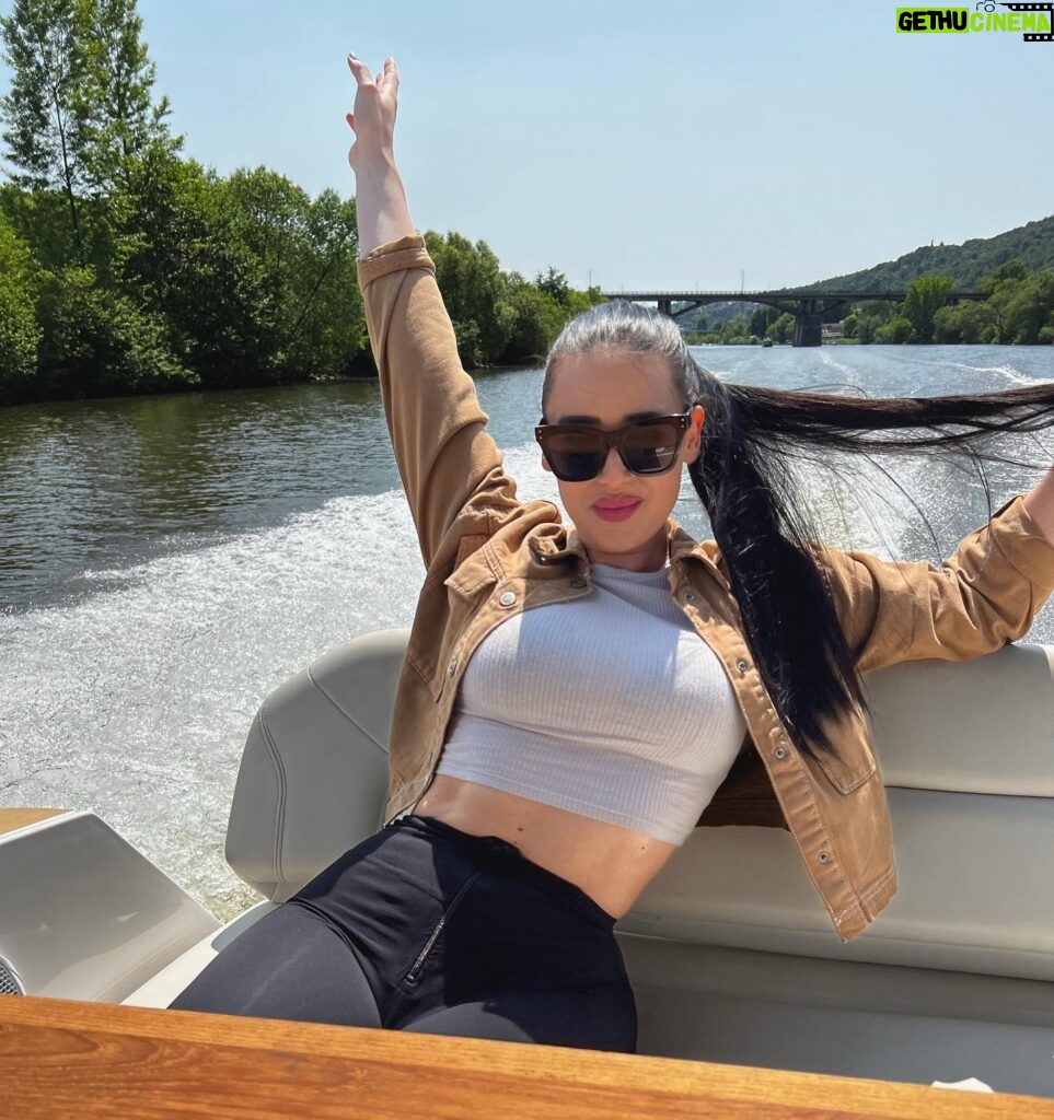 Veronika Danišová Instagram - Aké máte plány na leto? Pochválte sa mi!❤️ #summer #nebesky #2023 ✈️🛥️🏖️