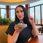 Veronika Danišová Instagram - Práve na Valentína praskajú reštaurácie vo švíkoch😁Vyrážate niekde?😜 Napríklad ja,by som chcela určite v dohľadnej dobe vyskúšat novú Marie B💚 #jedlo #nebesky #tipy