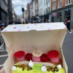 Veronika Danišová Instagram - London #photodump🍴 Moje mini tipy na jedlo: @neat.burger 100% vegan burgers @sketchlondon top dizajn, téma 🍴 @philippe_conticini_uk viral supreme croissant @japancentre mochi sushi wagyu @maitrechoux worldwide known éclairs @popsfishnchips tradičný fish n chips