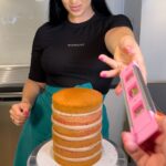 Veronika Danišová Instagram - Mám 30!🥳 Tak dort na to😎 Ďakujem za skvelých ľudí okolo mňa, ďakujem, že môžem budovať kariéru a mať prácu, ktorú milujem. Ďakujem za zdravie, moju rodinu a Adama. A ďakujem za vás, všetkých, ktorí ste tu, bez vás by to už proste nebolo ono!!❤️❤️Nikdy by som neverila, že do 30tky toho stihnem toľko, som vdačná a plná očakávania, čo prinesie ďaľšia dekáda❤️❤️ #nebesky #Besky30 A samozrejme dokonalé vybavenie na moju cukrársku prácu mám vždy z @dortisimo točny, stěrky, ozdoby, farby🌸 #bday #oslava #dort #reels #pecemenebesky #sladka #spolupraca
