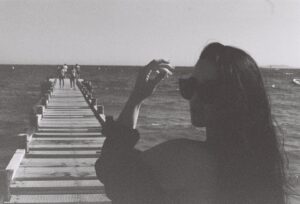 Veronika Danišová Instagram - Konečne sú letné filmy vyvolané🎞️❤️ #memories #analog #nebesky 
📸 @adamvaculla