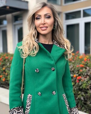 Veronika Mindal Instagram - Dressed in green, honoring the spirit of St. Patrick and Irish heritage. Happy St. Patrick’s Day! 🍀 
.
.
.

Coat by  @retrostage_official 
Dress #zara
Bag #aldo 
Shoes #calvinklein 
.
.
.
.
.
#actress #model #maturemodel #singer #songwriter #Hollywood #LosAngeles #NewYork #Paris #Milan #Ukraine #talent #artist #Instagram #Instastyle #tattooedgirl #Insta #vogue #style #outfit #fashioninspiration #retrostage, #retrostagedesign  #veronikamindal  #IrishPride #StPatricksDay”