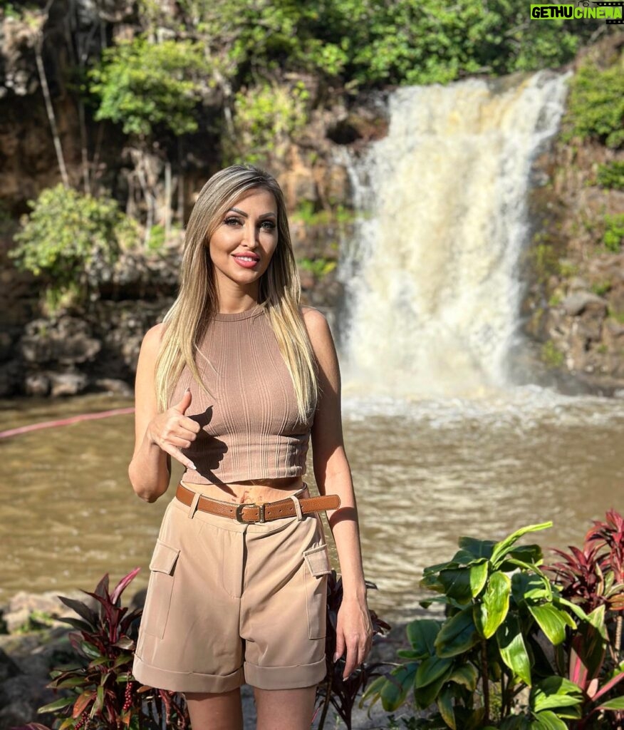 Veronika Mindal Instagram - Waimea Falls is one of the most delightful waterfalls on the North Shore Oahu highly recommend for exploring. It’s located in botanic garden forest. . . .