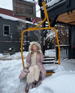 Veronika Mindal Instagram - My fifth trip to Salt Lake City discovered new places such as Park city resorts and the Sundance film festival. It was great time and memories. But this is probably my last trip around the USA, and beginning of a difficult period of fighting with cancer for my mother life.💔Travel and enjoy life while you can. Nobody know what waiting us tomorrow.