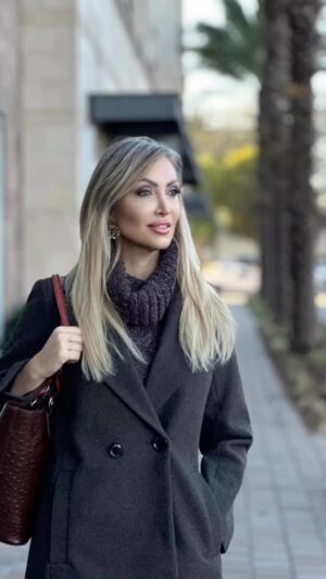 Veronika Mindal Instagram - Winter is on the street , but eternal summer is in my heart. Although I bought already nine coats this season. Probably living in California make me miss real winter with the snow. 

.
.
.
Coat  #samedelman 
Bag #dooneyandbourke 
Boots #stevemadden 
Follow for more fashion inspiration and my music. 
.
.
.
.
#elegantstyle #elegantfashion #elegantoutfit #elegance #classystyle #classy #classyfashion #oldmoney #oldmoneyaesthetic #oldmoneystyle #styleguide #styleblogger #outfitgram #styleinspo #fashioninspo #classicfashion 
#vogue #style #outfit #fashioninspiration 
#singer #actress #maturemodel #Fashion-influencer #Fashionblogger #veronikamindal