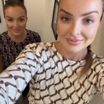 Veronika Nízlová Instagram - Leto uletelo ako voda, bolo horúce a náš dom v tých najväčších horúčavách príjemne ochladila klimatizácia od @teplozima.sk 🔥❄️ A keďže tu máme jeseň, v chladnom období poslúži aj na úsporné vykurovanie (bytov), dokurovanie (domov) - čiže je využiteľná celoročne. Sme s ňou maximálne spokojné, tak sme pre Vás v prípade záujmu vybavili aj zľavu na všetky klimatizácie v hodnote 50 eur – s kódom twiins50 (zľavu si viete uplatniť telefonicky, mailom, na eshope). Klimatizácie spolu s montážou začínajú už na cene 899 eur. Platnosť kódu trvá do konca novembra.
