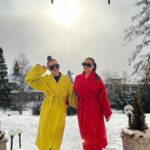 Veronika Nízlová Instagram - !!SÚŤAŽ‼VYHRAJ‼ Naši milí followers, chceme sa vám poďakovať za vašu priazeň a preto sme si pre vás pripravili novoročnú súťaž. Zapojte sa do sútaže a vyhrajte kabát podľa vlastného výberu v hodnote 590€ od módnej návrhárky @zuzana.hakova Kabát môžete vyhrať pre seba alebo ako darček pre niekoho z vašich blízkych ak splníte jednoduché podmienky sútaže. ‼PODMIENKY SÚŤAŽE‼ 👉1. Daj Like na reels 👉2. Daj Follow na profily @zuzana.hakova @veronikatwiins @danielatwiins @twiinsmusic 👉3. Do komentára označ jednu kamošku a prezdielaj túto súťaž v stories! Vyhodnotenie súťaže bude o týždeň!!! Checkujte www.zuzanahakova.com