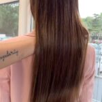 Veronika Nízlová Instagram - Prislo nam vela sprav, akou metodou mame nadpojene vlasky. Po treti raz sme zvolili metodu NANOKAPSULE alebo to nazyvaju aj MIKROKAPSULE- su to lahucke, takmer neviditelne spoje. Pri odpojeni vlasov po 2,5mesiacoch sme nemali ziadne “drediky”, na rozcesavanie, pri ktorych zvykne vypadat kopec vlasov. Je to zatial najsetrnejsia metoda, aku sme kedy mali. Za nas velka spokojnost, dakujeme @dnjdnabeauty za skvelu starostlivost o vlasy!