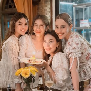 Vichuda Pindum Instagram - 🎂สุขสันต์วันเกิด @my_rah น้องรักของพี่😍 คำอวยพรขอไว้ไปพูดกันตอนเจอหน้านะ อยากกอด อยากจุ้ฟ😘ด้วย ♥️รู้ใช่ป่าวว่ารัก♥️
📸 @tletawan