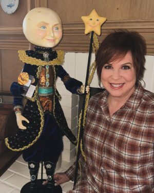 Vicki Lawrence Instagram - Just received this beautiful doll from the fellow who designs amazing Halloween things. Check out his website…Classy Halloween. It’s VERY classy!😀My fans are just the nicest❤️