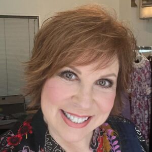 Vicki Lawrence Instagram - Thank you #greenvilletexas ❤️We both had a blast! #awesomeaudience #mamaandme #meandmama