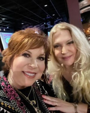 Vicki Lawrence Instagram - #aboutlastnight Got to meet my #girlcrush My favorite Brazilian artist, Eliane Elias🎶 #greatmusic #lotsalaughs with my younger #sissy