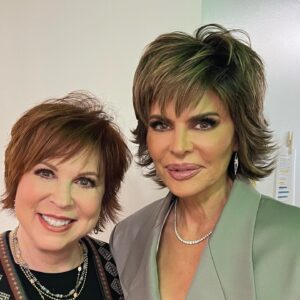 Vicki Lawrence Instagram - Look who I ran into while visiting @accesshollywood !! I want her haircut so badly…I’ve got a ways to go Dusty!!