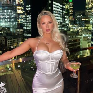 Vicky Lissaman Instagram - the last day of being 23, it’s been fun🍸