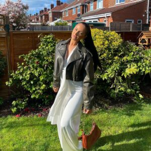 Vicky Lissaman Instagram - swipe for a smile >>>
happy sunday x