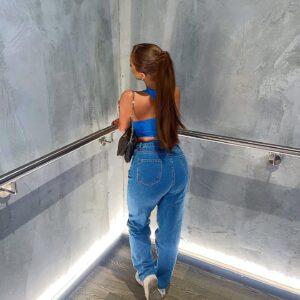 Vicky Lissaman Instagram - all you need is love🦋