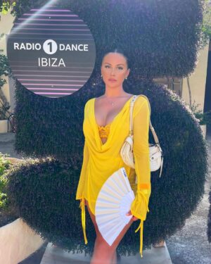 Vicky Lissaman Instagram - Radio 1 Live, you were amazing!🌼🪩🌙