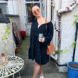 Vicky Lissaman Instagram - drinkiesss & friends🍸🥥
