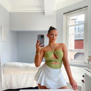 Vicky Lissaman Instagram - 🕊️🥥☁️
