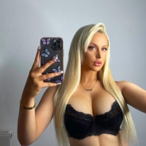 Vicky Lissaman Instagram - angel face x
lingerie: @deyllolingerie ad
#deyllolingerie