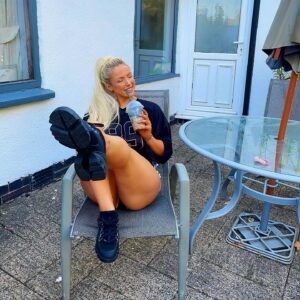 Vicky Lissaman Instagram - swipe to see a smile >>
shoes: @highgrade_fashion ad
top: @siksilk ad