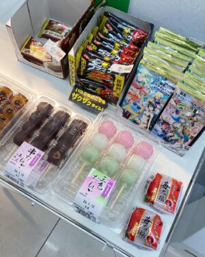 Vicky Low Instagram - 🍞🍡🧃