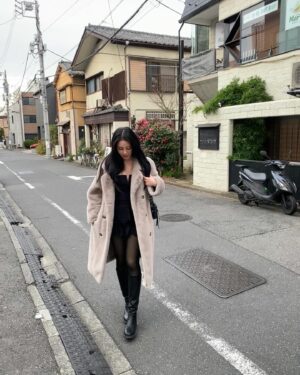 Vicky Low Instagram - 👋🏻🇯🇵