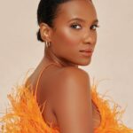 Vicky Jeudy Instagram - Feather in the wind... #VickyJeudy