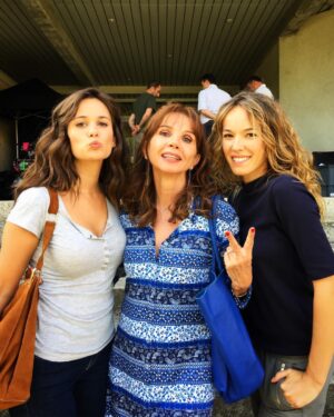 Victoria Abril Instagram - Sur le tournage de la série Clem avec @lucie_lucas_comedienne et @elodie_fontan. Habilée en @escorpionstudio. Gracias !