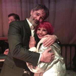 Victoria Abril Instagram - Au Festival de Cinéma Européen de Séville pour remettre le prix EFA d’honneur à Ralph Fiennes.