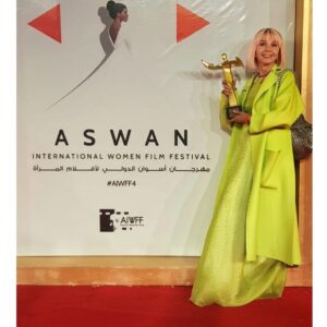 Victoria Abril Instagram - Heureuse et reconnaissante pour l’hommage à ma carrière que me fait le Aswan International Women Festival ! 
Dress by @maisonrabihkayrouz
