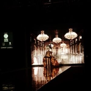 Victoria Abril Instagram - Extrait de mon passage à la @mbfwmadrid poir le defilé de @andres_sarda ! Gracias @alexestilles y @xxlcomunicacion ❤