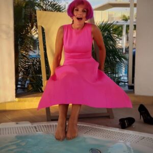Victoria Abril Instagram - Preparada para ir a la abertura del festival de cine de la habana ! 
Merci @rabih_kayrouz de me faire toujours aussi belle avec tes créations 
#iberostarhabana #cuba #rabihkayrouz #havana #festivaldecinedelahabana #cuba🇨🇺