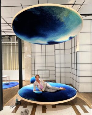 Victoria Abril Instagram - Souvenir cosy entre terre et ciel 🧿….
Un grand WOW à @loma_design_paris 💙