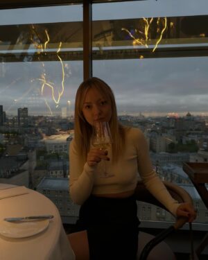 Victoria Agalakova Instagram - под яблоней грушу не находят
