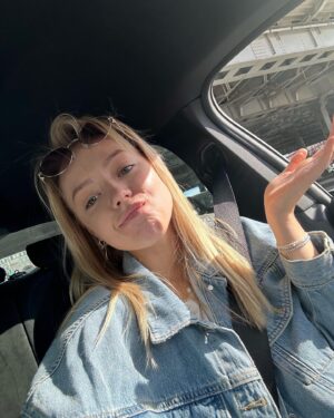 Victoria Agalakova Instagram - под яблоней грушу не находят