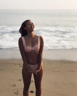 Victoria Park Instagram - the past 24 hours have been wrestling with my crippling anxiety.. 😣 so, thinking back to friday when i re-found my four-year-old joy (see previous photo for reference). got tossed around by the ocean (with the bruises to prove it). watched some dolphins. splurged on a lobster roll. danced in the sand. we gon’ be alright.