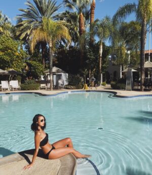 Victoria Park Instagram - “wfh” 🙃

thanks @glenivy_spa for the most restorative mini getaway and for allowing me to audition-by-zoom in one of your cabanas 😅