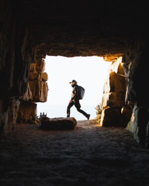 Victoria Pendleton Instagram - It feels good to be part of something, part of a team, @thrudark have accepted me into the fold, during the darkest depths of lockdown I even helped out in the warehouse 📦 when there wasn’t much going on in the world and for that I am grateful. It gives me a chance to do more of the things that I enjoy, with likeminded individuals. Thank you @mhardy_photo for the epic sunrise shoot.

#endeavourthroughadversity #sunrise #outdoors #thrudark