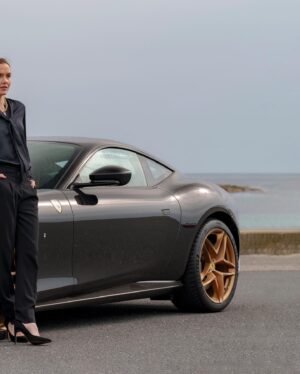 Victoria Pendleton Instagram - I am very fortunate to get invited to do some extraordinary things….like driving the luxurious Ferrari Roma whilst enjoying the beautiful countryside and twisting coastal roads of Northern Ireland. Thank you @ferrariuk 
🖤🖤🖤
#Ferrari #Roma #sportscar #luxury #blackandgold #pressday 📸 @maxearey