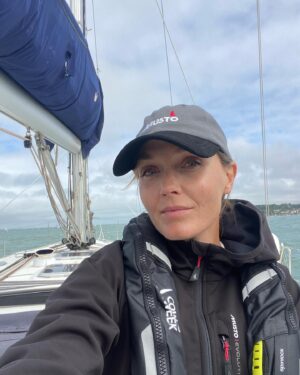 Victoria Pendleton Instagram - Had a fantastic time @cowes_week trying a bit of sailing with a fabulous team of people including my big sis

Being at the helm during a race was a bit daunting especially in the chaos of the start 😅 but we did it! and got to enjoy a rum at the end of the day…..oh and I did get to climb the mast to get the best view of the Cowes Marina! 🙌🙏⛵️🌊
.
@charlottehawkins1 @chrisrobshawrugby @camillakerslake @nicpendleton @talulahrm @samohtsangster @zafrushdie @maxcisottiphotographer @greenroomvip @mustoclothing @mountgayrum @chathamfootwear 
#sailing #cowesweek #prtrip #yacht #atsea