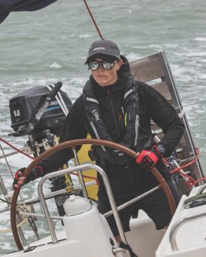 Victoria Pendleton Instagram - Had a fantastic time @cowes_week trying a bit of sailing with a fabulous team of people including my big sis

Being at the helm during a race was a bit daunting especially in the chaos of the start 😅 but we did it! and got to enjoy a rum at the end of the day…..oh and I did get to climb the mast to get the best view of the Cowes Marina! 🙌🙏⛵️🌊
.
@charlottehawkins1 @chrisrobshawrugby @camillakerslake @nicpendleton @talulahrm @samohtsangster @zafrushdie @maxcisottiphotographer @greenroomvip @mustoclothing @mountgayrum @chathamfootwear 
#sailing #cowesweek #prtrip #yacht #atsea