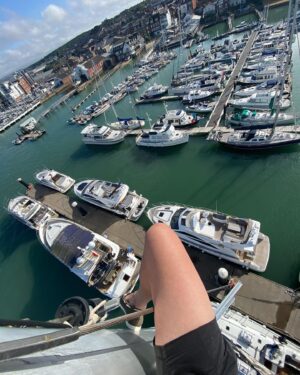 Victoria Pendleton Instagram - Had a fantastic time @cowes_week trying a bit of sailing with a fabulous team of people including my big sis

Being at the helm during a race was a bit daunting especially in the chaos of the start 😅 but we did it! and got to enjoy a rum at the end of the day…..oh and I did get to climb the mast to get the best view of the Cowes Marina! 🙌🙏⛵️🌊
.
@charlottehawkins1 @chrisrobshawrugby @camillakerslake @nicpendleton @talulahrm @samohtsangster @zafrushdie @maxcisottiphotographer @greenroomvip @mustoclothing @mountgayrum @chathamfootwear 
#sailing #cowesweek #prtrip #yacht #atsea
