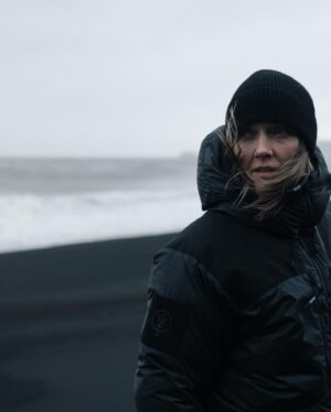 Victoria Pendleton Instagram - This storm will pass….
🖤 

Visiting magical landscapes in Iceland with @thrudark it was one of the the most rugged, windswept and breathtaking places I’ve ever experienced, so unspoiled, I can’t wait to go back and explore it again. 
🌋 
Thanks to @louisthrudark @mhardy_photo @markusbrownphoto @nattesferd 

#Iceland #blacksandbeach #stormyseas #thrudark #blackasmysoul