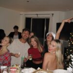 Victoria Baldesarra Instagram - We’re on our best behavior, Santa’s watching 🧑🏼‍🎄❤️🎄