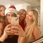 Victoria Baldesarra Instagram - We’re on our best behavior, Santa’s watching 🧑🏼‍🎄❤️🎄