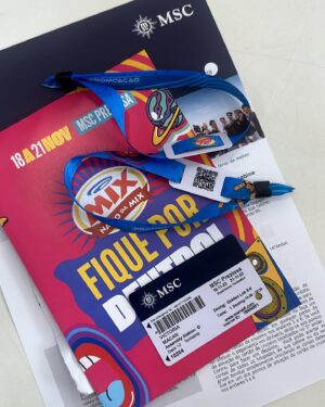Victoria Macan Instagram - A @promoacaooficial me convidou pra viver dias mágicos no @naviodamixoficial 🤍🚢✨ 

E eu ainda não tenho palavras pra explicar o quão incrível é fazer parte de um cruzeiro assim, temático e com um line recheado de artistas tão especiais ✨ 

Viver essa experiência é algo que todos devem viver um dia… aguardem que ainda tenho muitos registros pra postar 💃🏻🪩

OBRIGADA MELHOR E MAIOR EMPRESA DE CRUZEIROS TEMÁTICOS DO MUUUUUNDO por proporcionar tudo isso! 🌎👆🏽🚢✨
